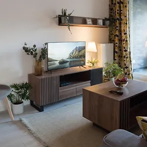  Apartament Sloneczny Kamienica Grochow With Free Parking